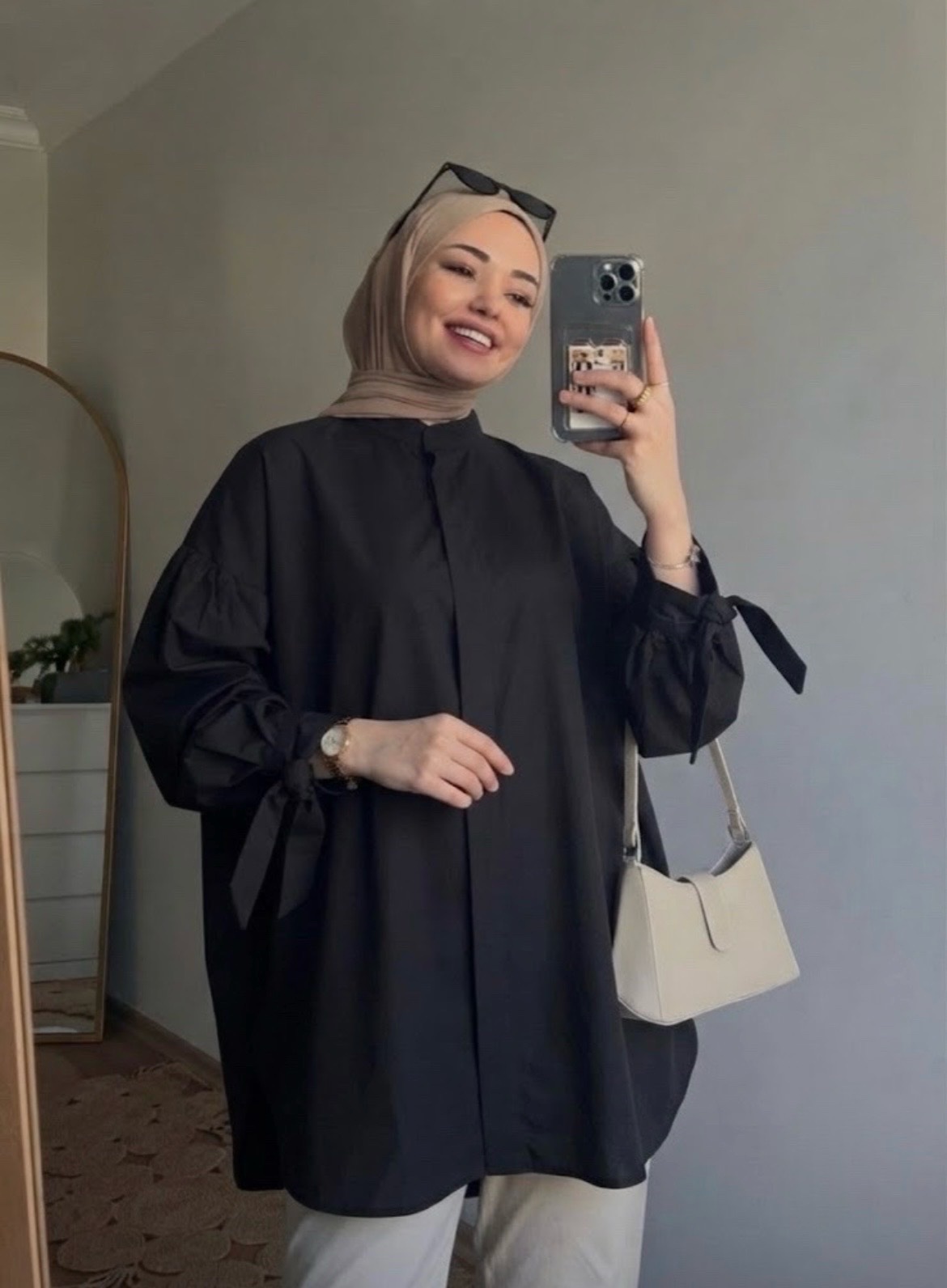 Chemise noir  pour femme voilée et non voilée neuf avec étiquette Importé Taille s/m