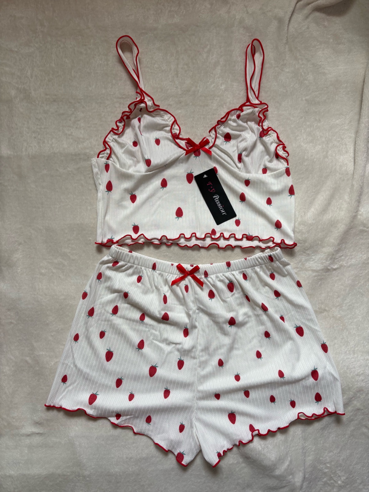 🍓 Joli pyjama en lycra avec de jolis petits motifs fraise, taille XL/XXL. Doux, extensible et ultra confortable