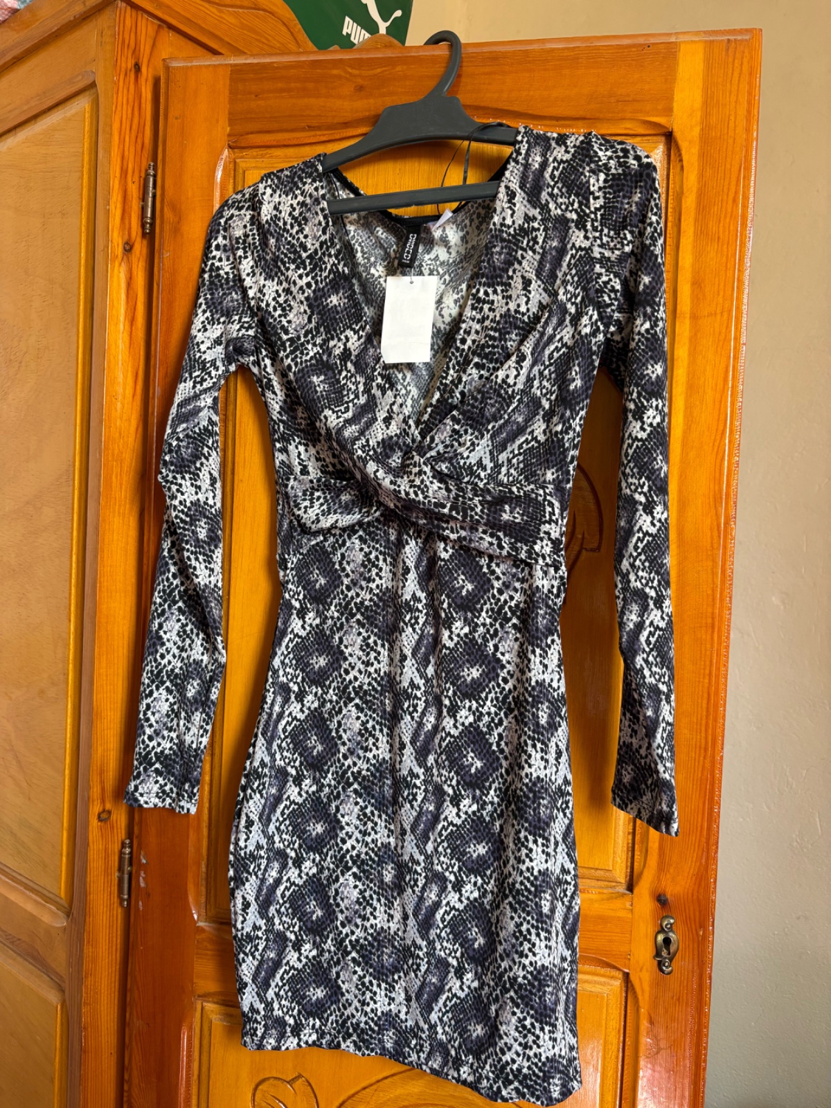 Jolie petite robe en gris de la marque h&m taille xs 