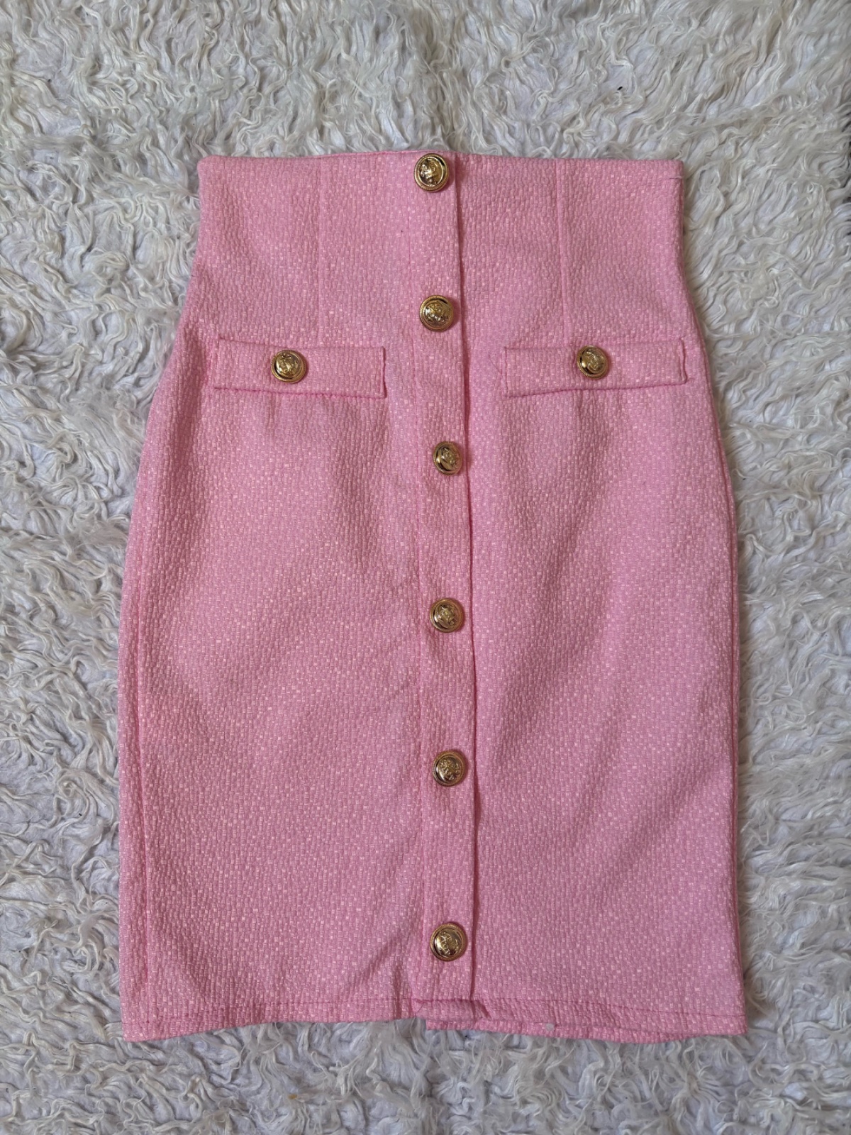Jupe rose élégante, taille XS, comme neuve. Chic et féminine, elle est parfaite pour un look business attire ou une tenue sophistiquée au quotidien. Facile à associer avec une chemise, un blazer ou un top 