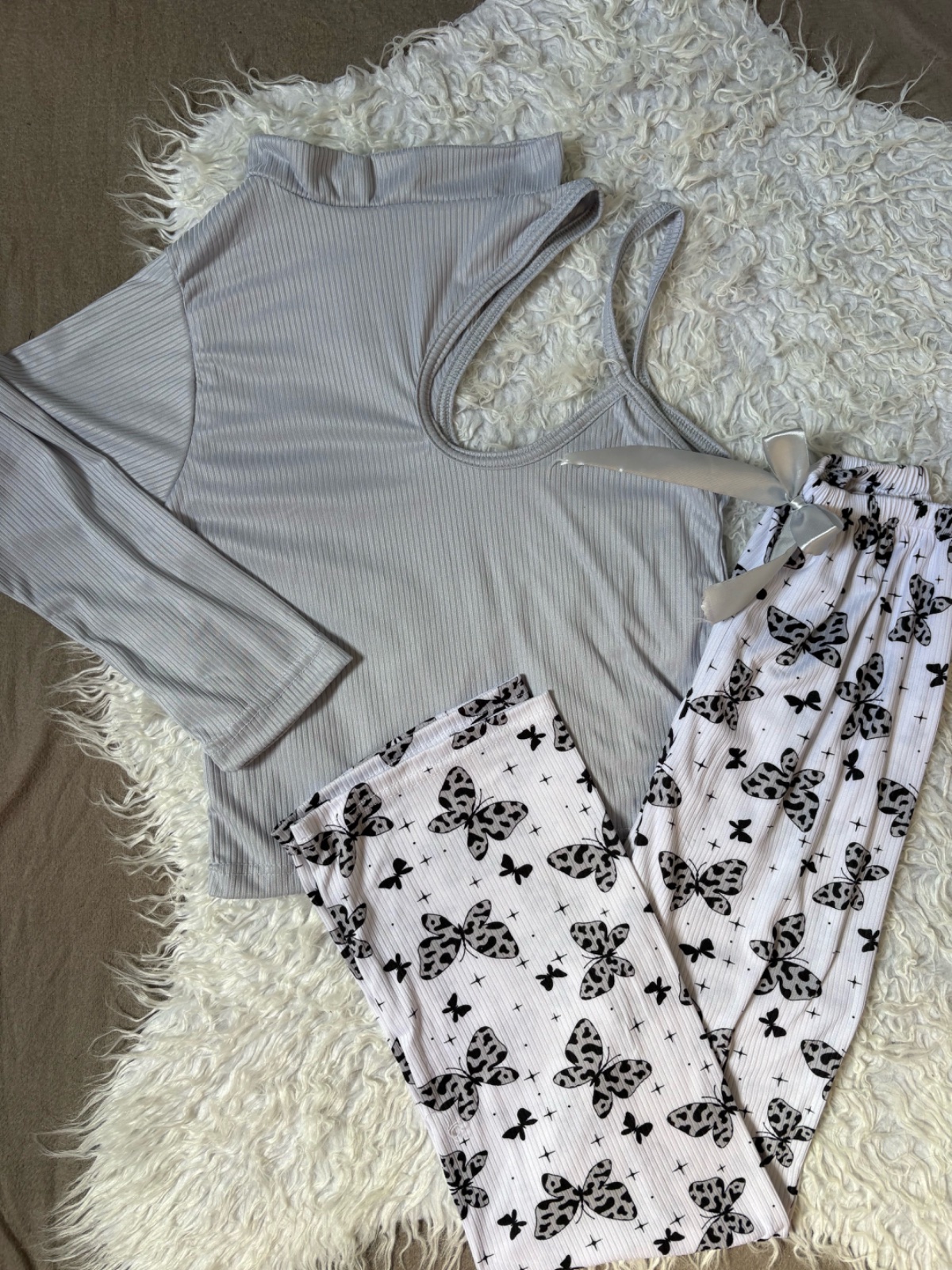 Pyjama gris neuf 
