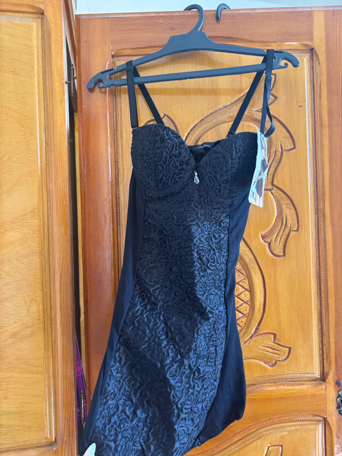 ✨ Sublime lingerie dress, délicatement sexy et ultra féminine. Coupe élégante avec une touche glamour, parfaite pour mettre la silhouette en valeur tout en restant raffinée. Taille s m 