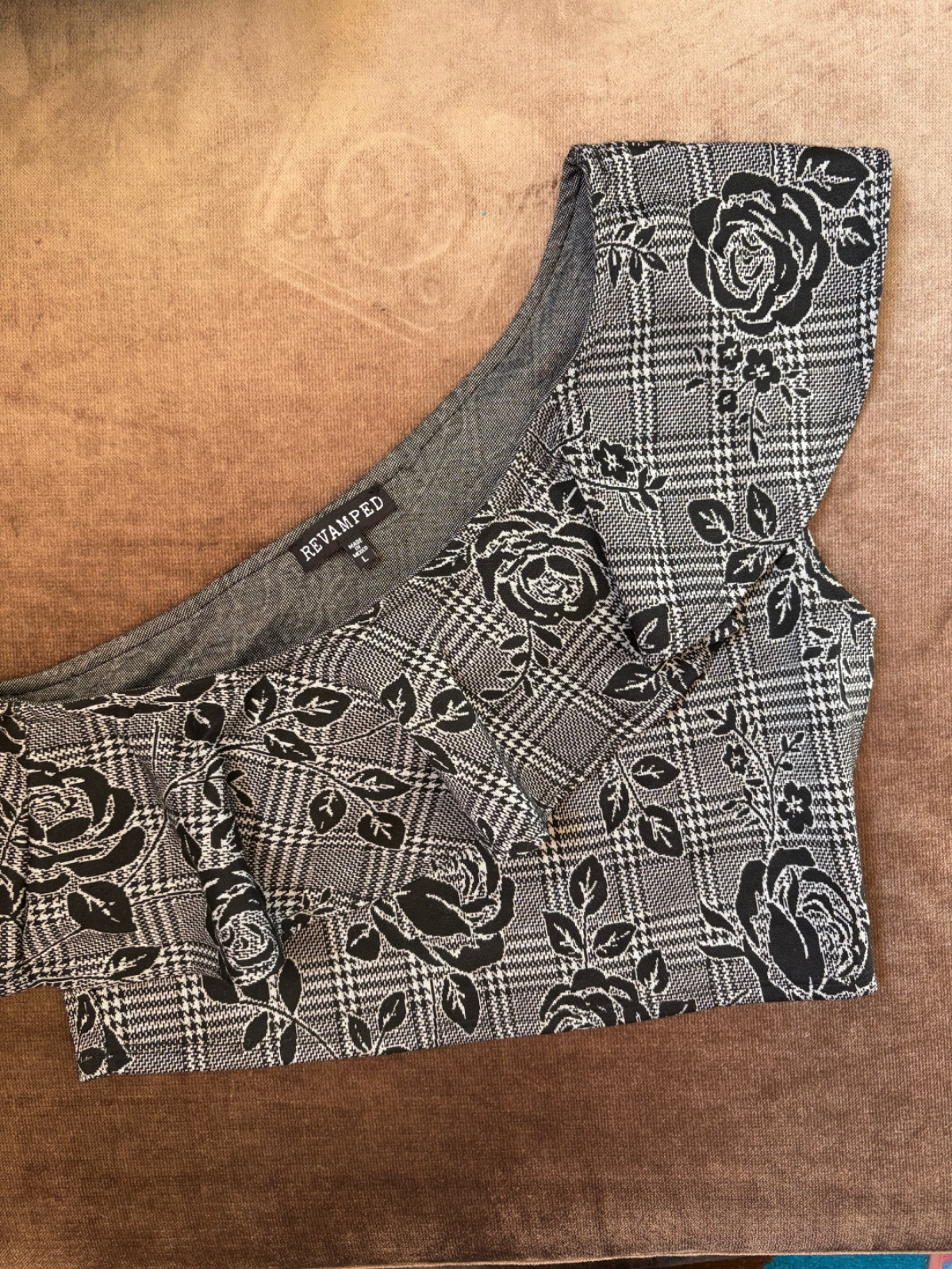Jolie crop Top gris avec des details feminin taille l 