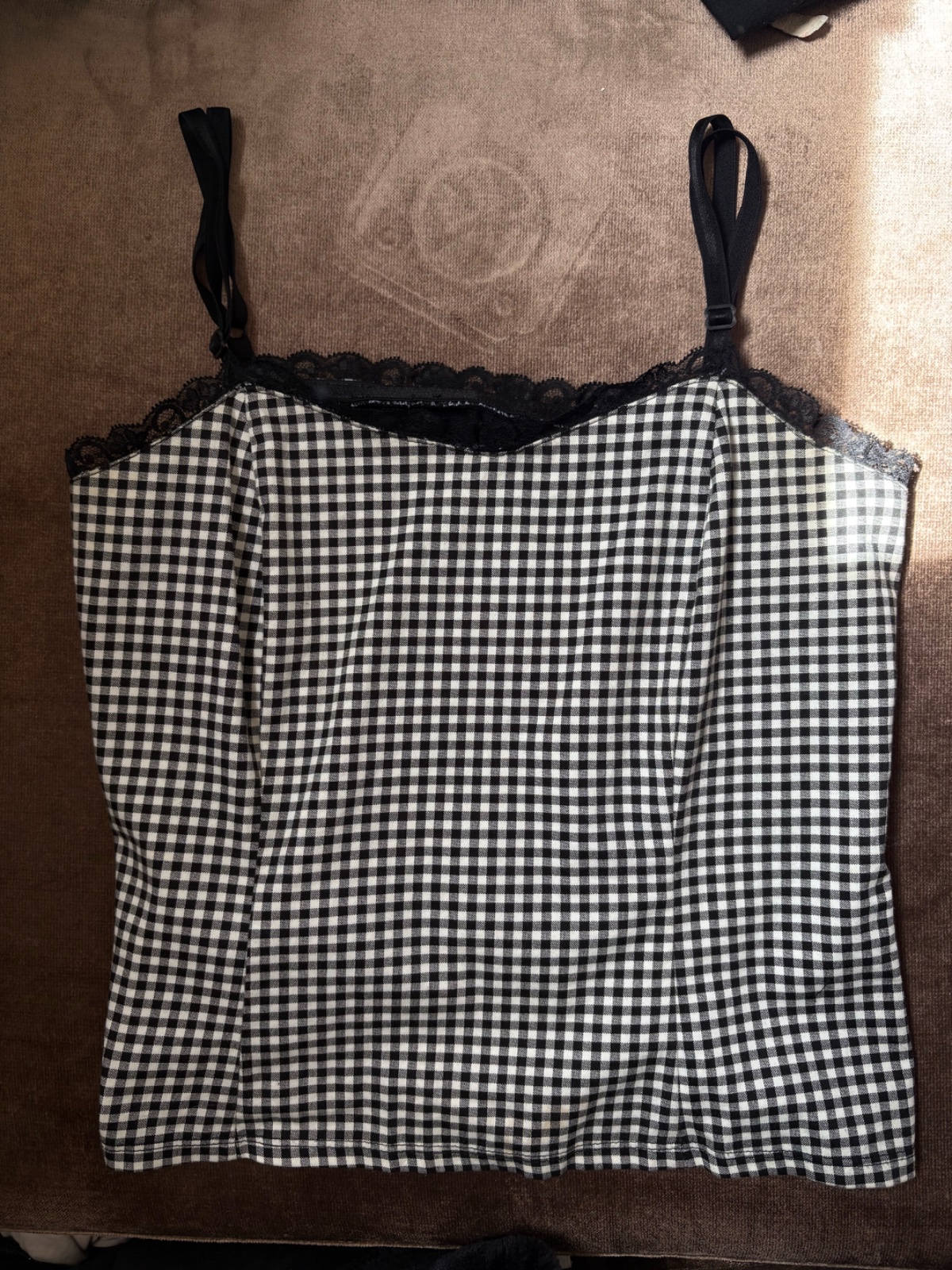 Shirt sans manches en coton à carreaux, avec un joli détail en dentelle au niveau du haut pour une touche féminine et élégante