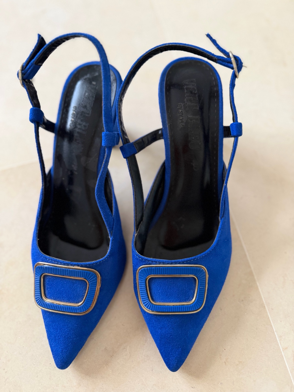 Des escaprins en velour bleu