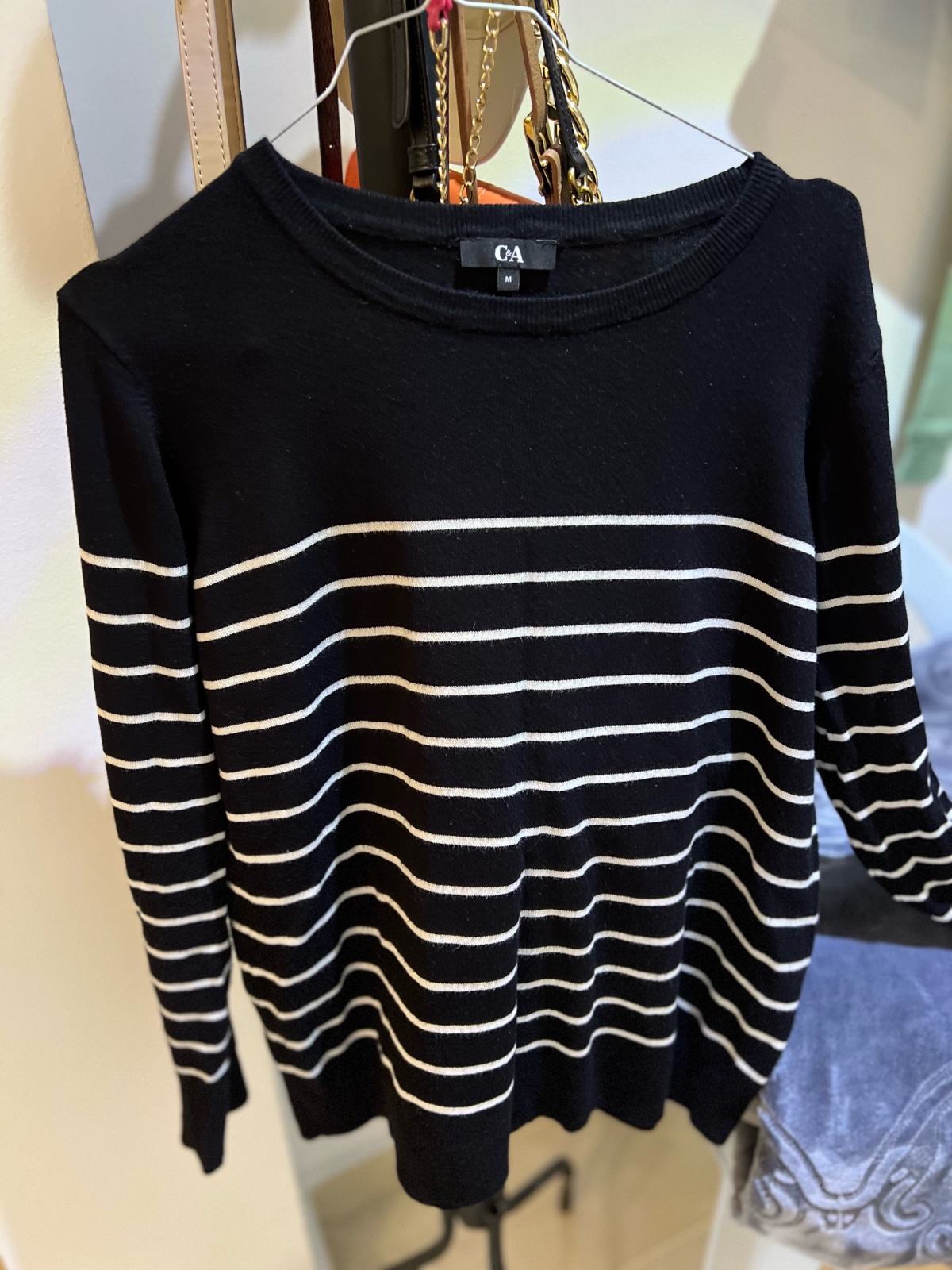 Pull noir rayé 
