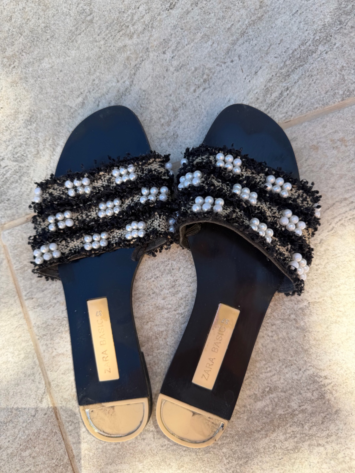 Claquettes noires Zara