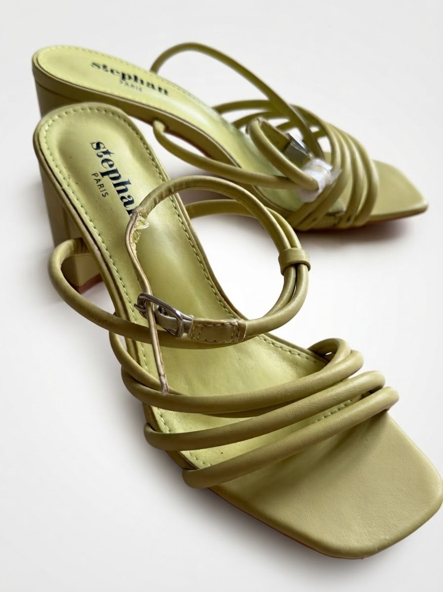 Des sandales a talon en vert pistache
