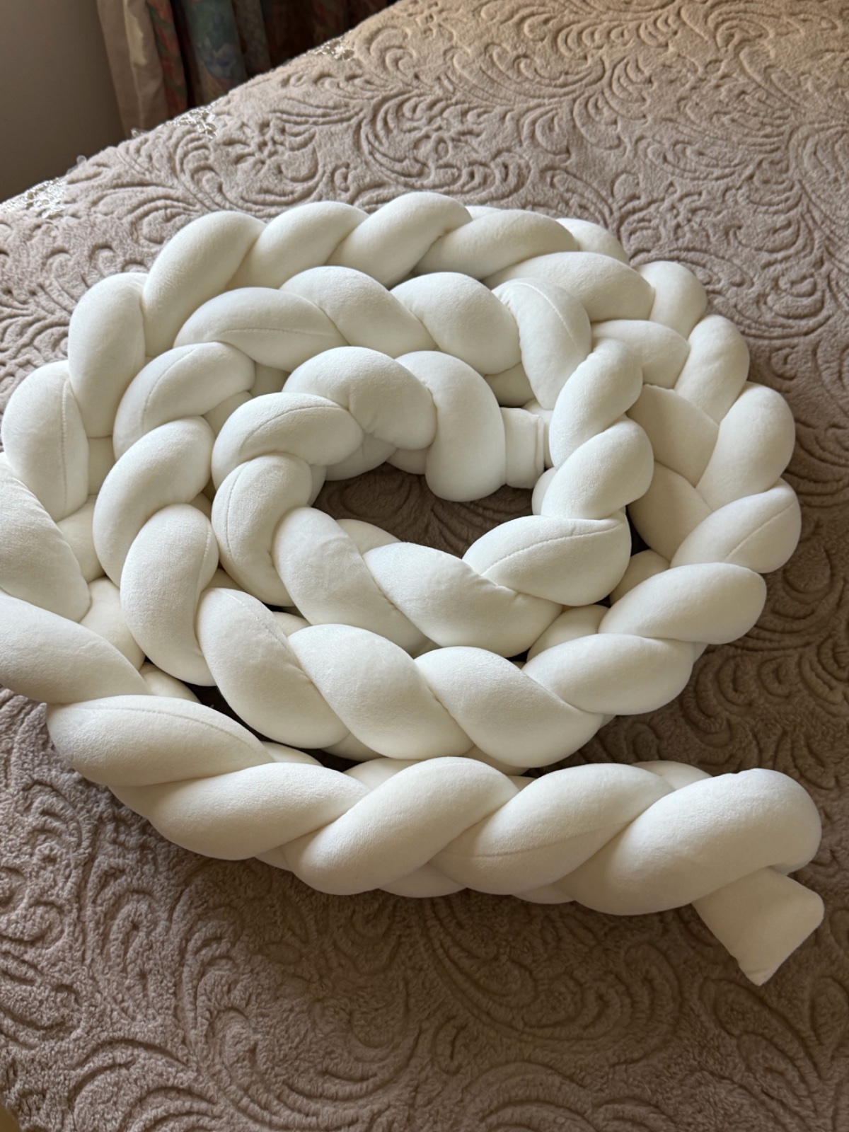 Tour de lit bébé en blanc