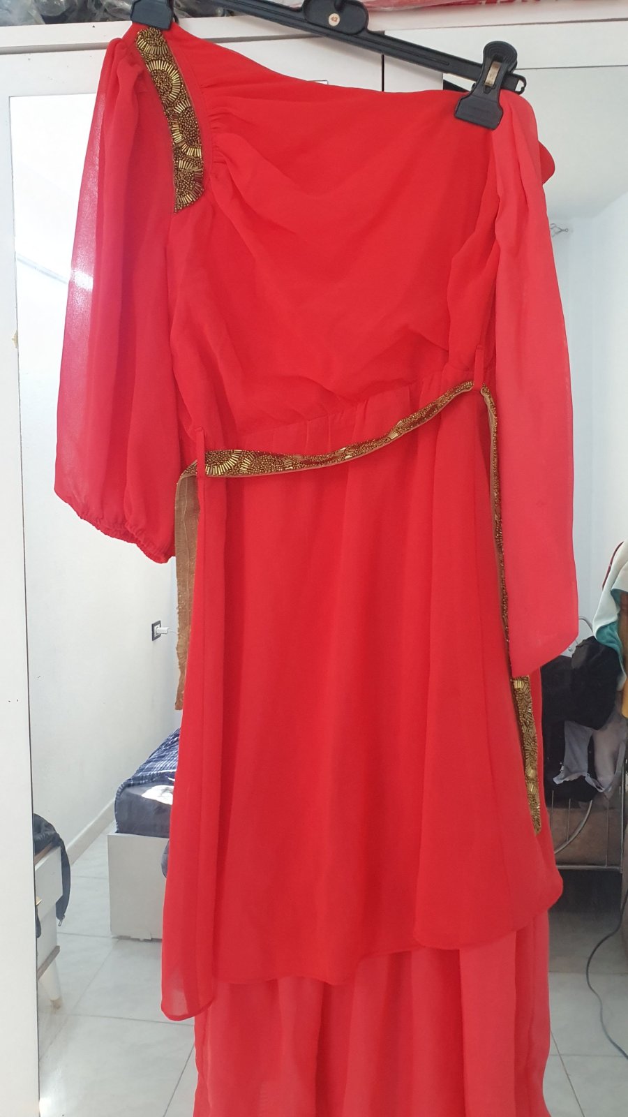 Robe rouge soirée etat neuf importé a 35 dt
