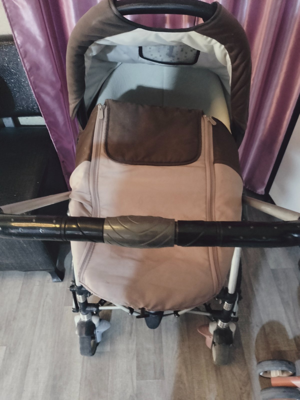 Poussette Bébé Confort Streety-Fix 3 en 1 Poussette Bébé Confort en bon état, pratique et confortable pour bébé dès la naissance