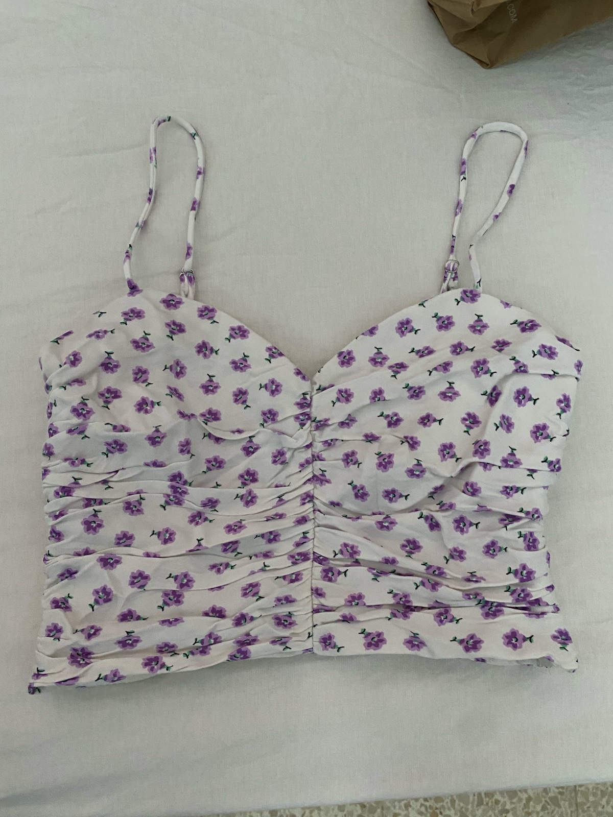 Crop Top Zara Floral Violet – Taille S (convient aussi à un M grâce au dos entièrement smocké et extensible.
