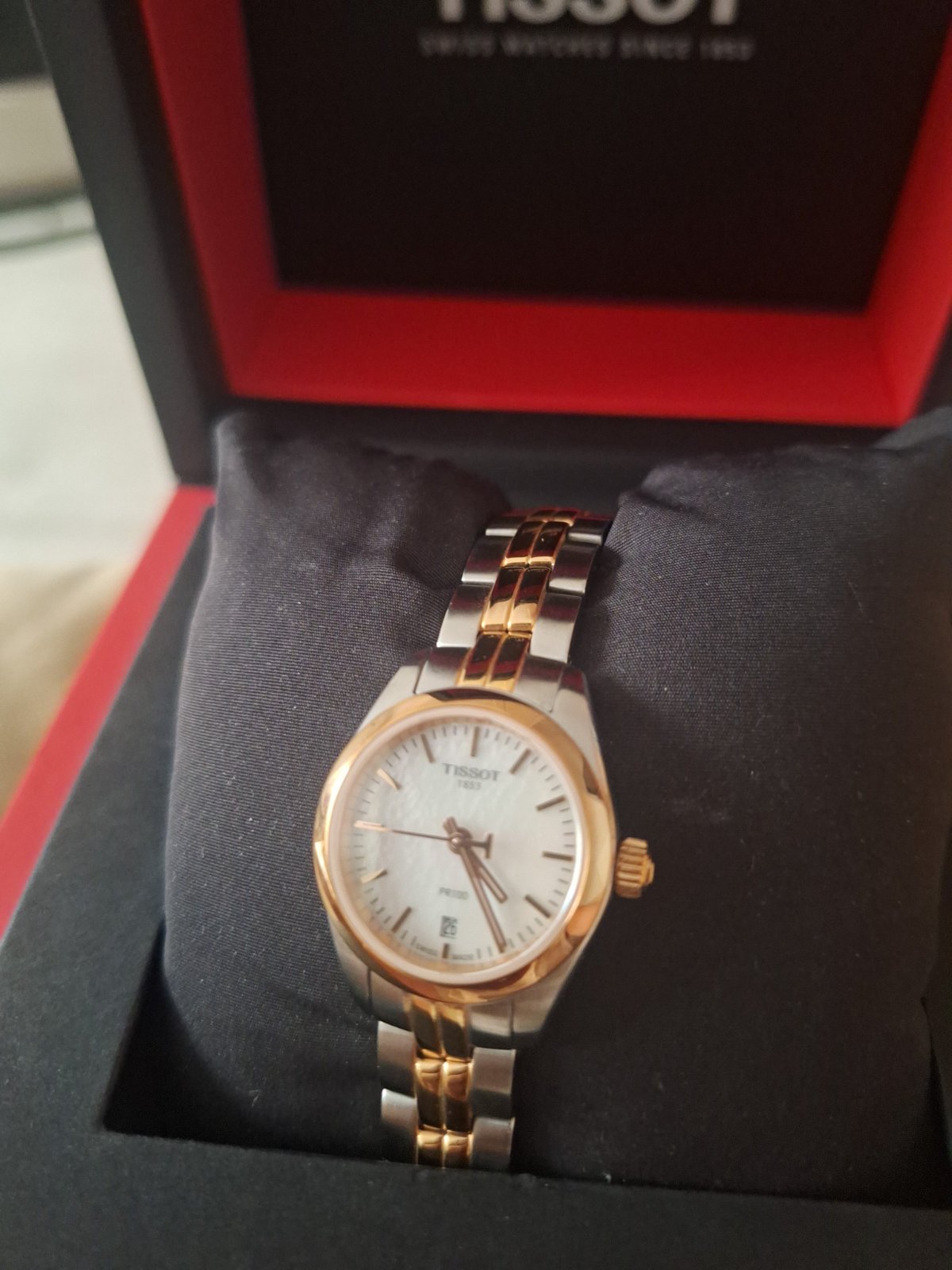 Montre suisse originale,avec certificat d'autenticité