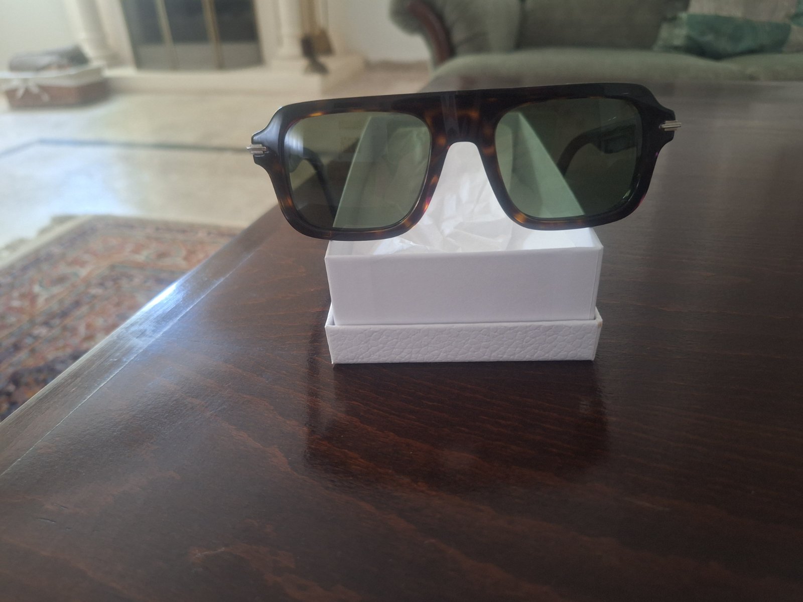 Lunettes de soleil Dior authentiques avec étui d'origine 