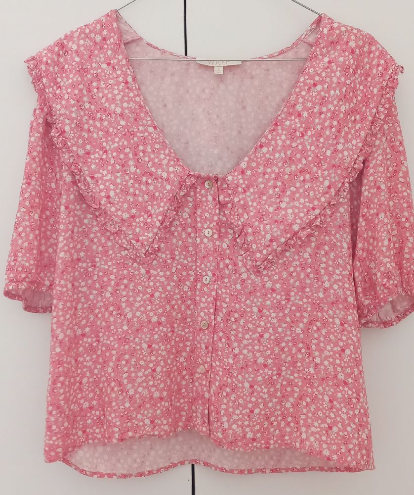 Cute pink floral blouse 🌸