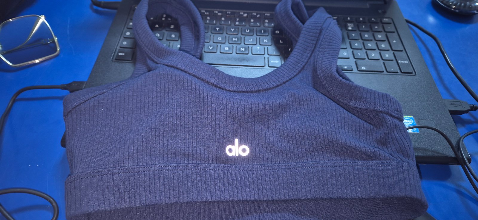  brassière wellness de Alo Yoga  adaptée aux tailles XS/S et M