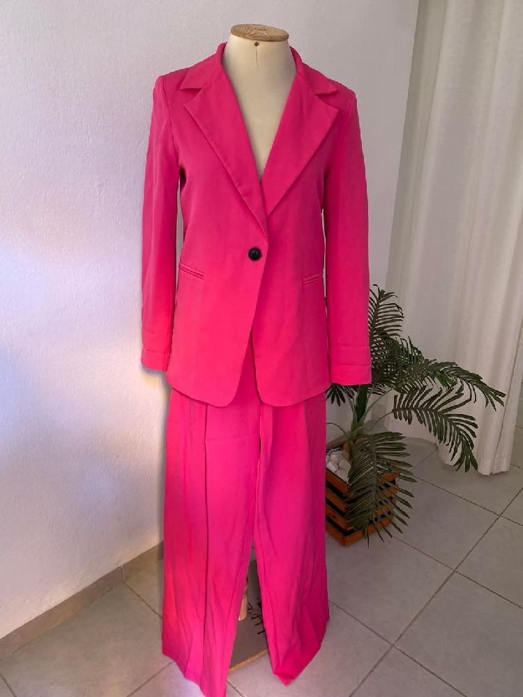 Set ensemble M