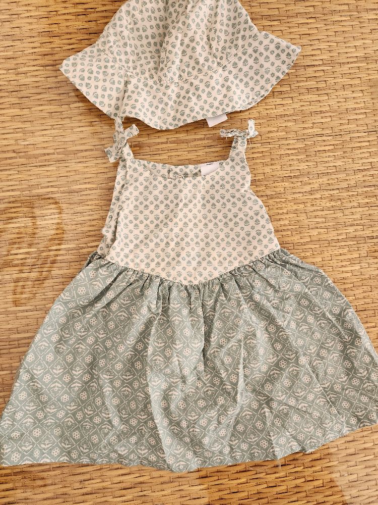 Robe et chapeau  6 mois