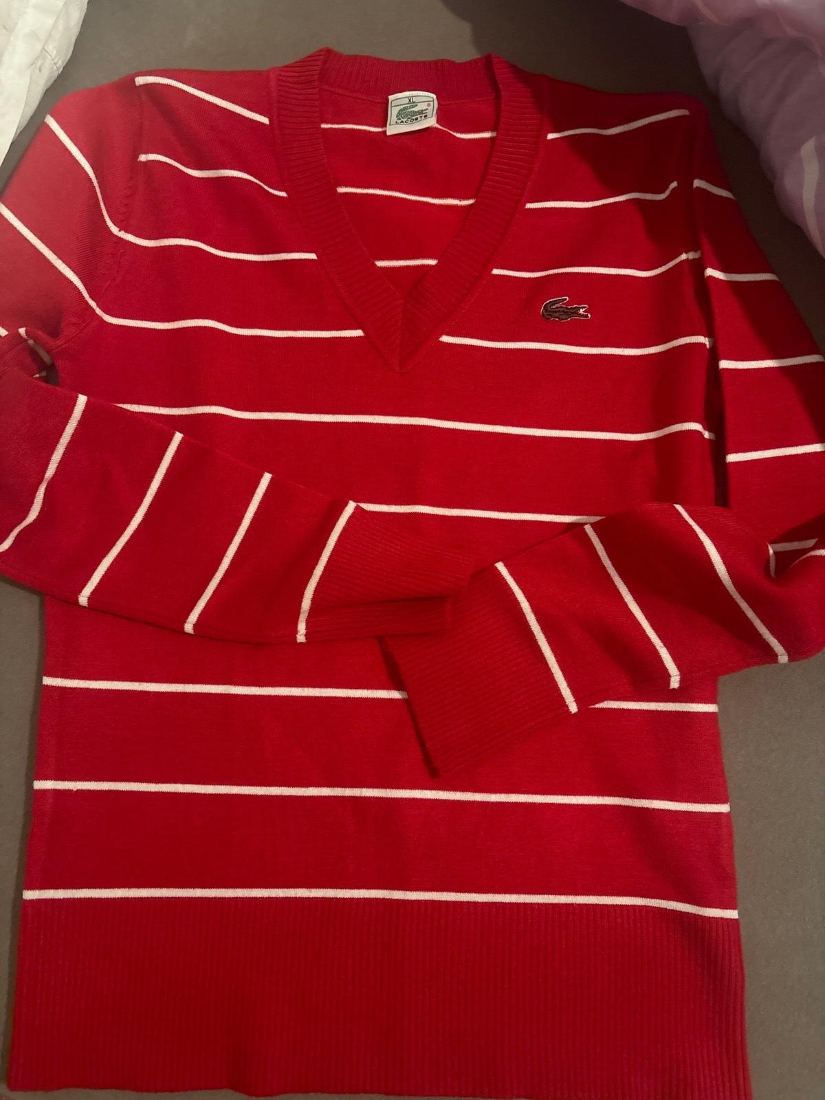 Pull rouge rayé 