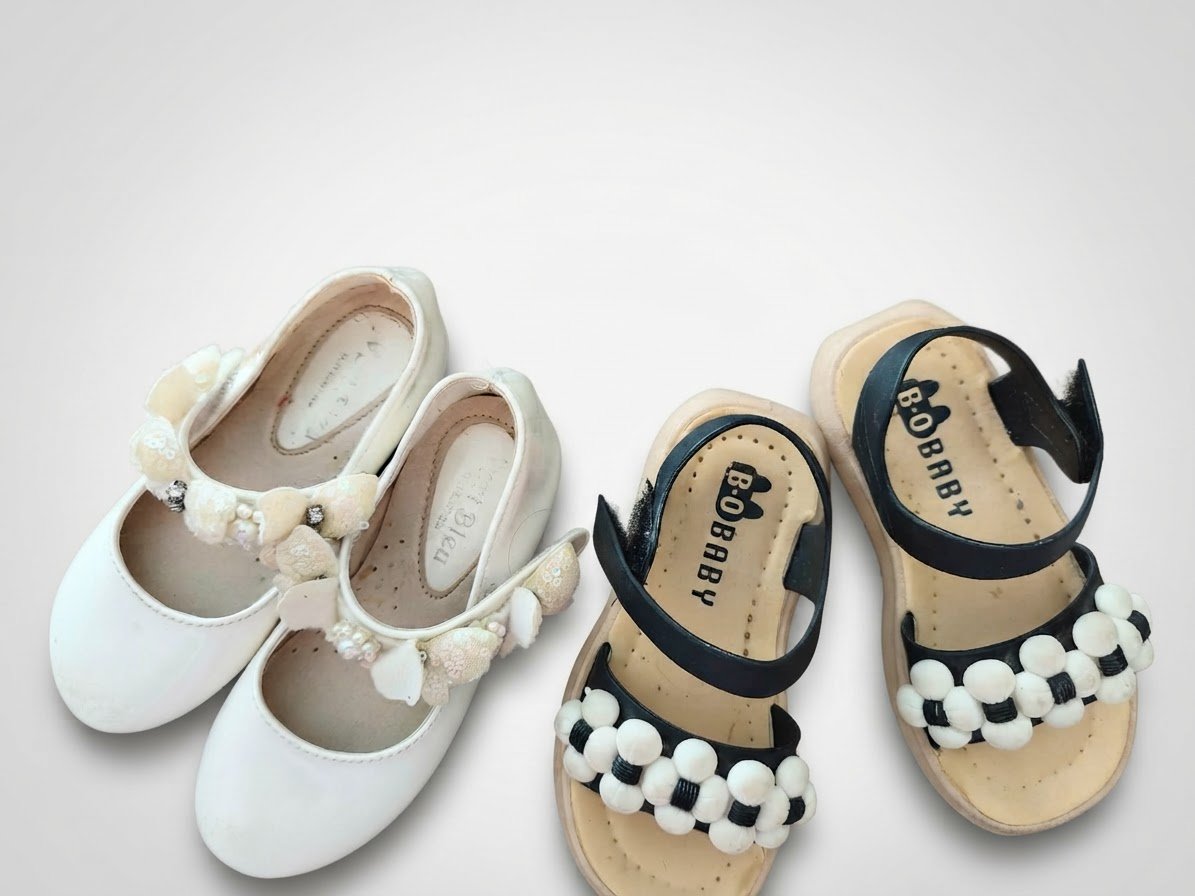 Ballerines écrues à papillons et Sandales d'été à motifs fleurs