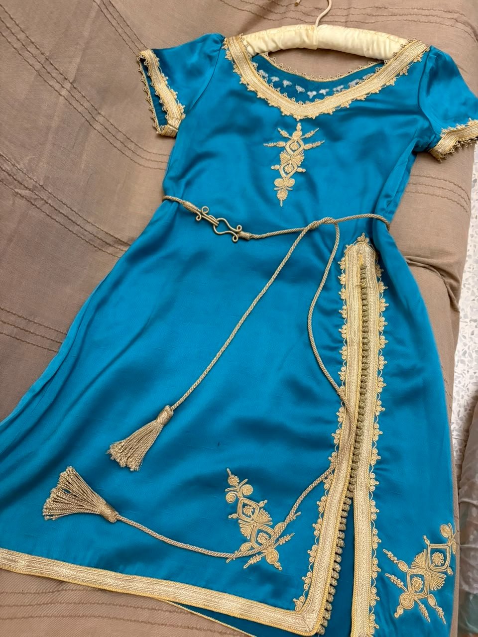 Mini caftan marocain artisanal – Taille 36/38 – Très bon état ✨