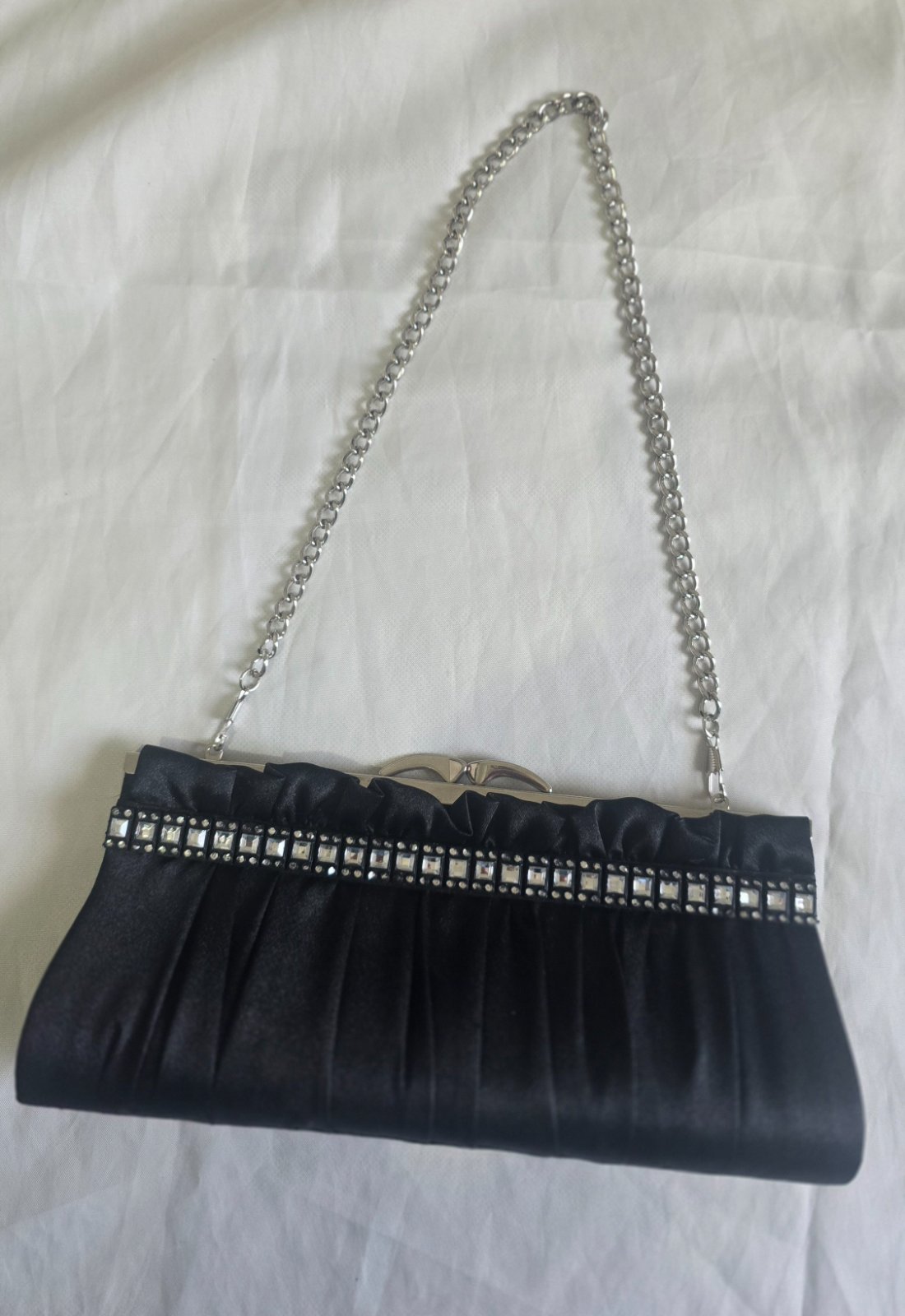 💫 Look élégant assuré – Pochette noire 