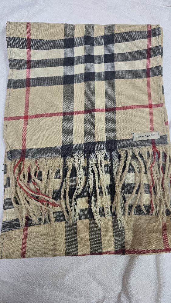 ✨️BURBERRY écharpe authentique ✨️ – très bon état, style classique et chic 💫