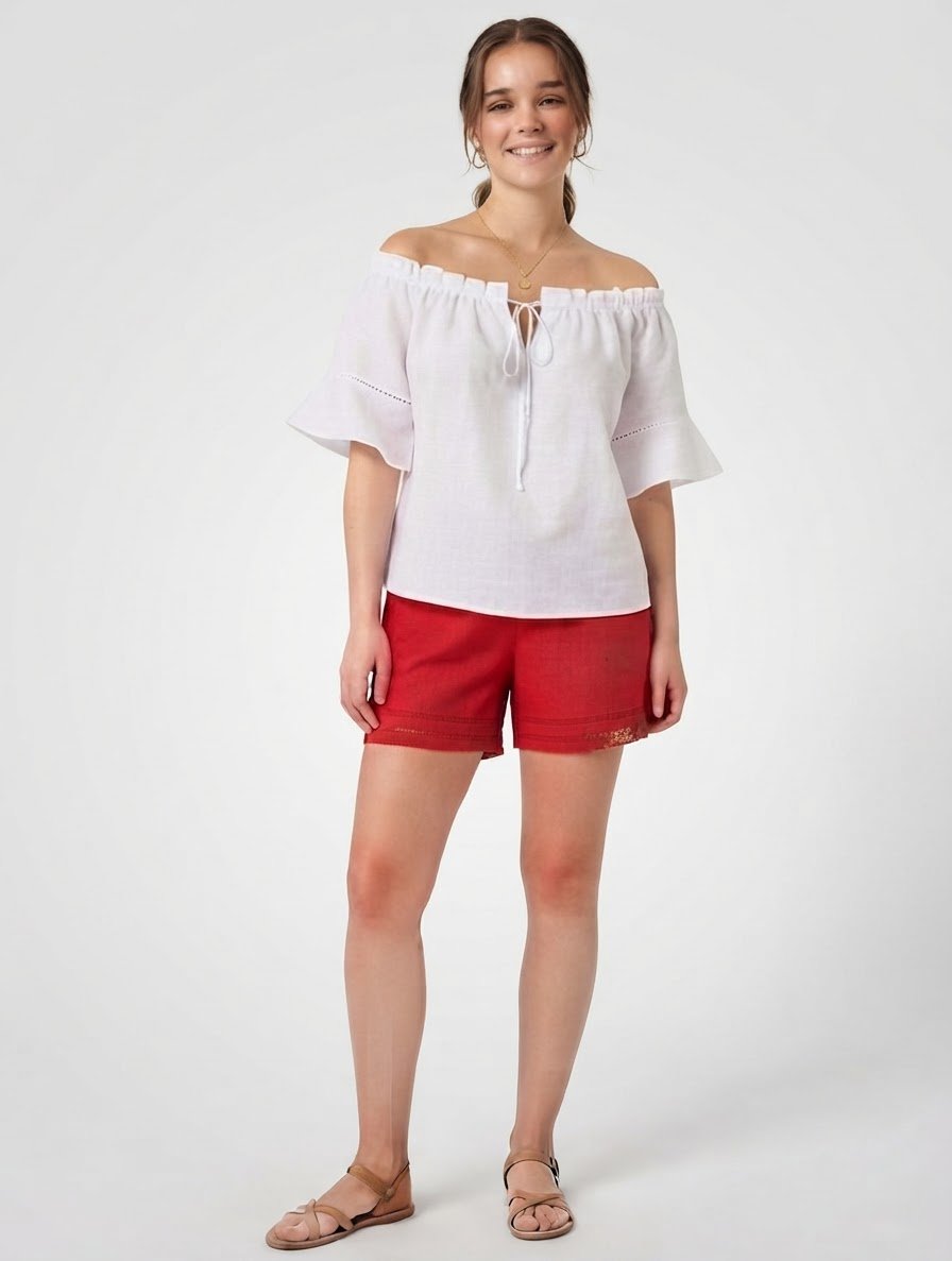 💫ensemble magnifique (🤍chemisier + ❤️short) de la marque George taille 44. Un design qui allie ance et confort, parfait pour vos journées ensoleillées. 