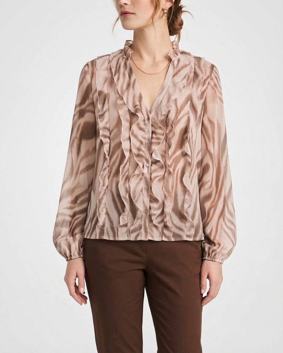 💫Chemise Turque - Nouvelle Collection ! ✨ Une magnifique chemise importée de Turquie, toute neuve ! En tissu fluide et léger avec un élégant imprimé imprimé zébré aux nuances rose poudré et marron. Sublimée par de beaux volants taille 38