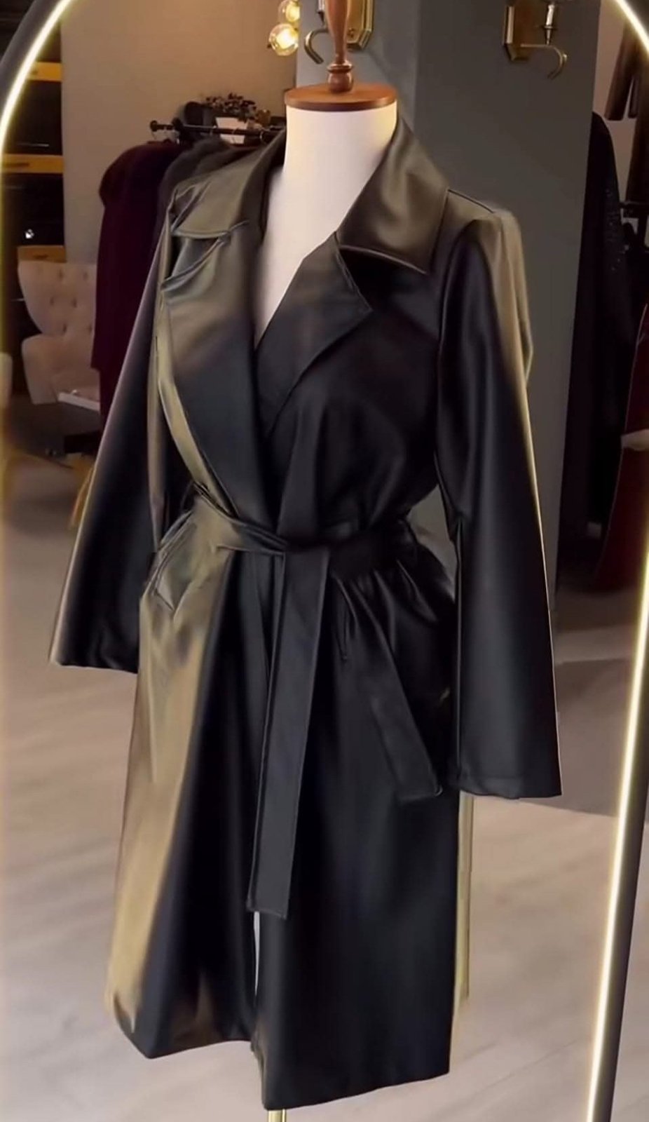 ✨️ Trench noir ceinturé – Taille 46 💫 Élégance intemporelle pour un look chic et moderne ✨