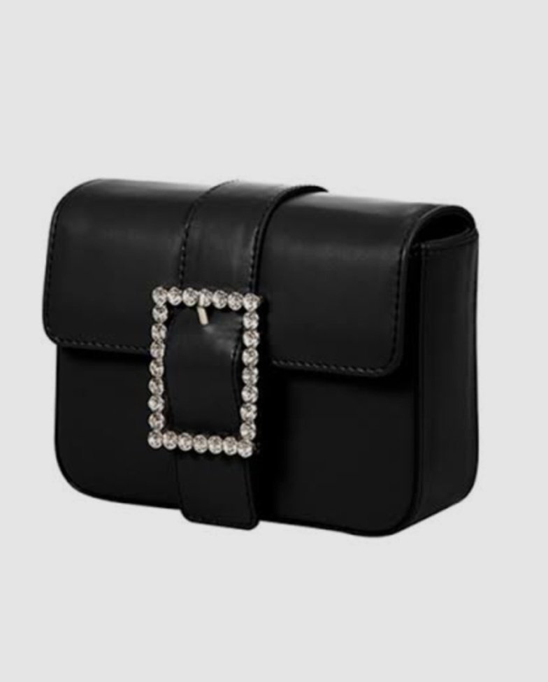 💫 Pochette noire – Bershka 🖤 💖 Très bon état ✨ Élégante & pratique 💼 Parfaite pour sorties et occasions