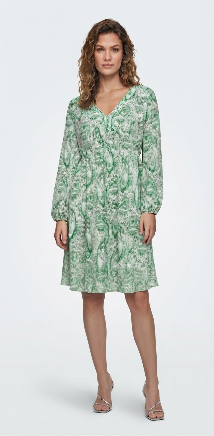 💫Robe courte fluide et élégante à motif vert. Col V, manches longues. Taille 46. Chic et confortable !