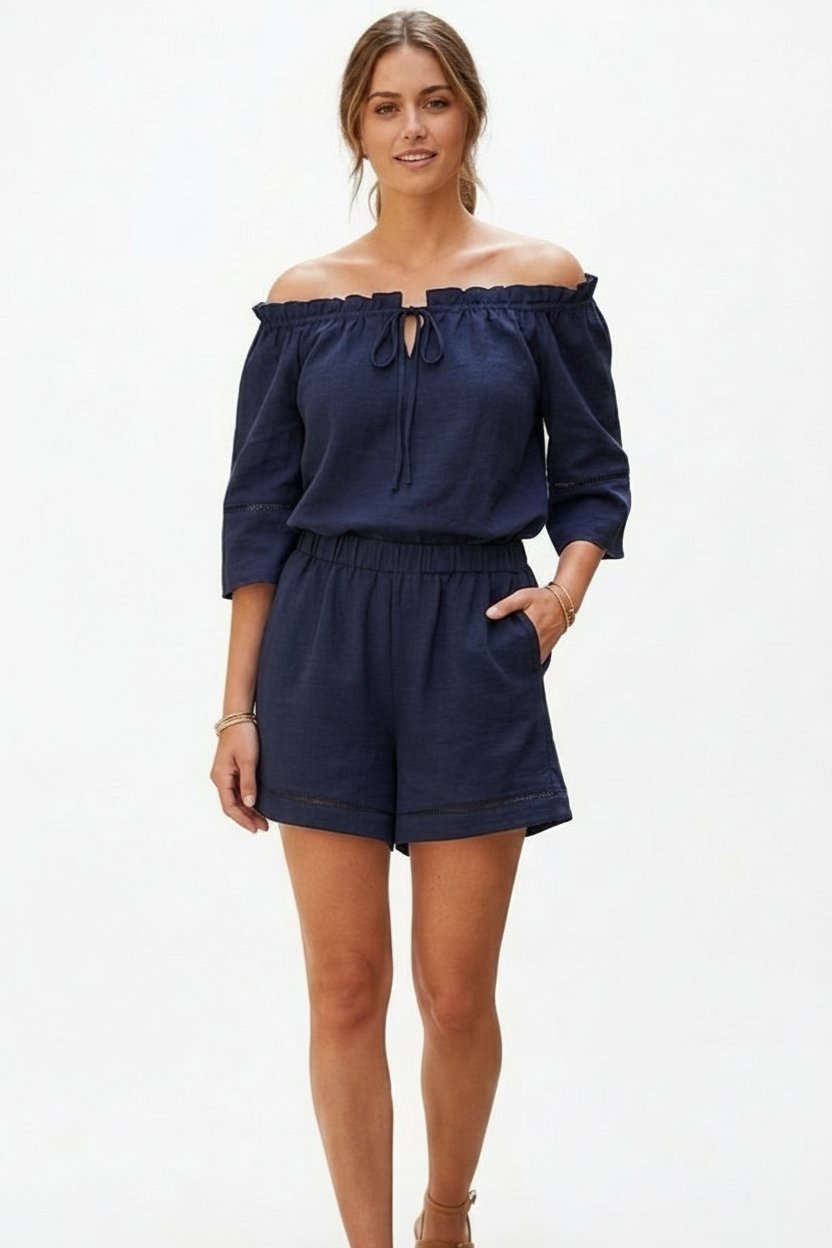 💫Ensemble magnifique (chemisier + short) de la marque George taille 42 . Un design qui allie élégance et confort, parfait pour vos journées ensoleillées. ☀️ ​📍