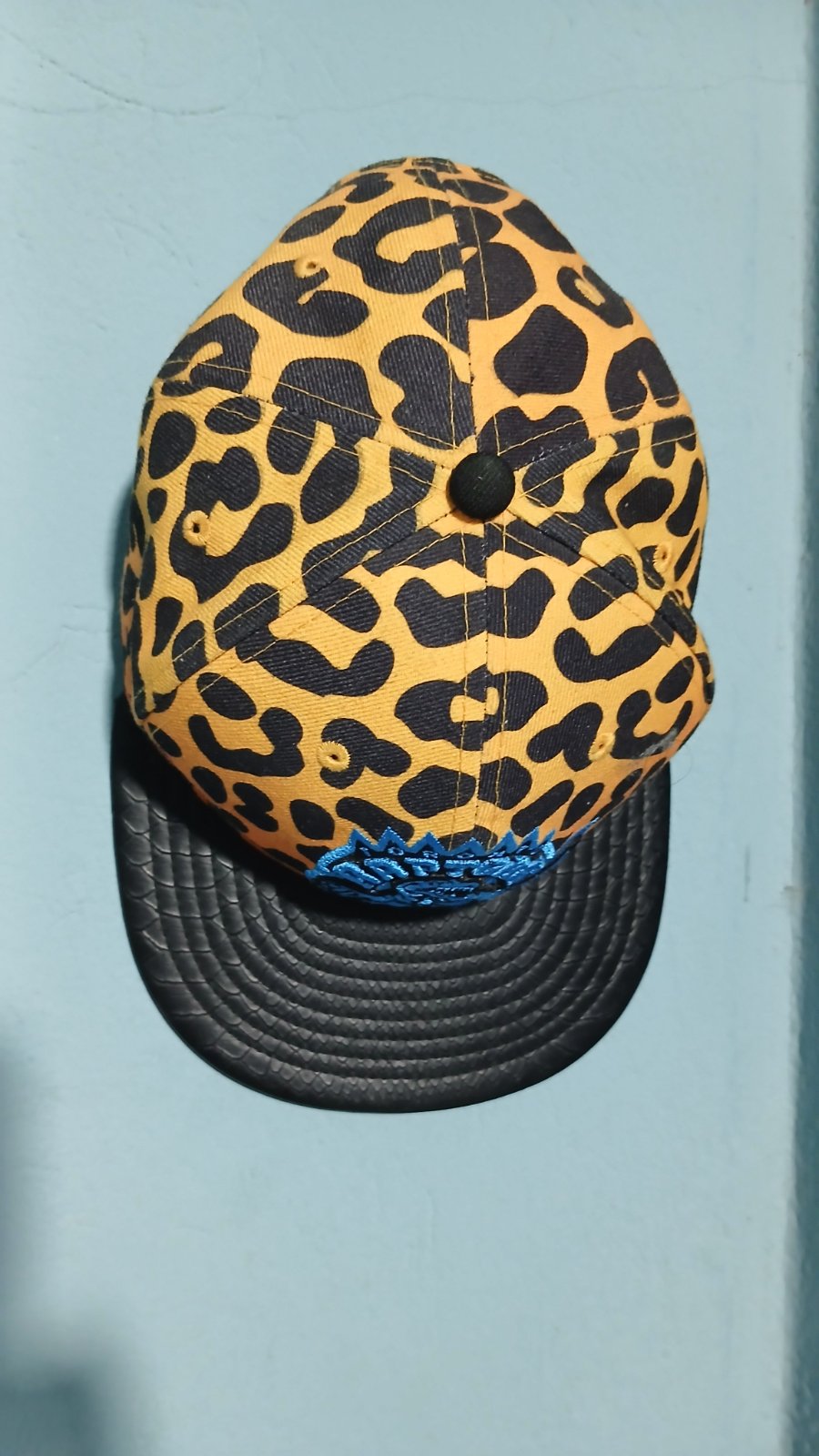 Chapeau à bretelles 