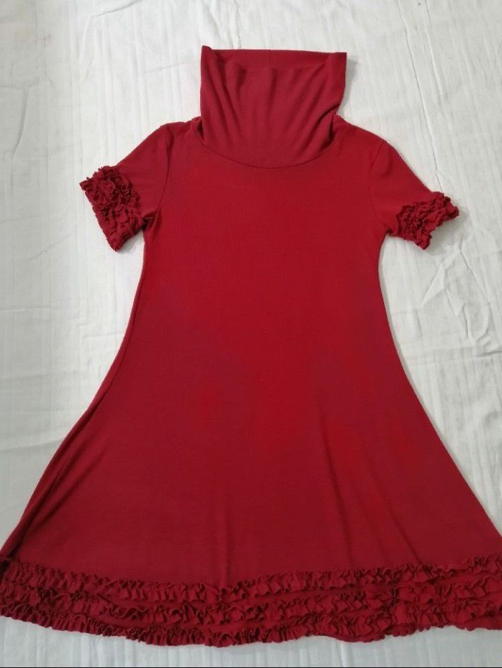 Robe rouge demi manches, col roulé 