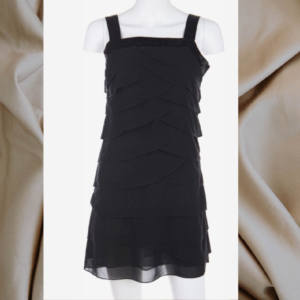 Robe noire courte couche sur couche 