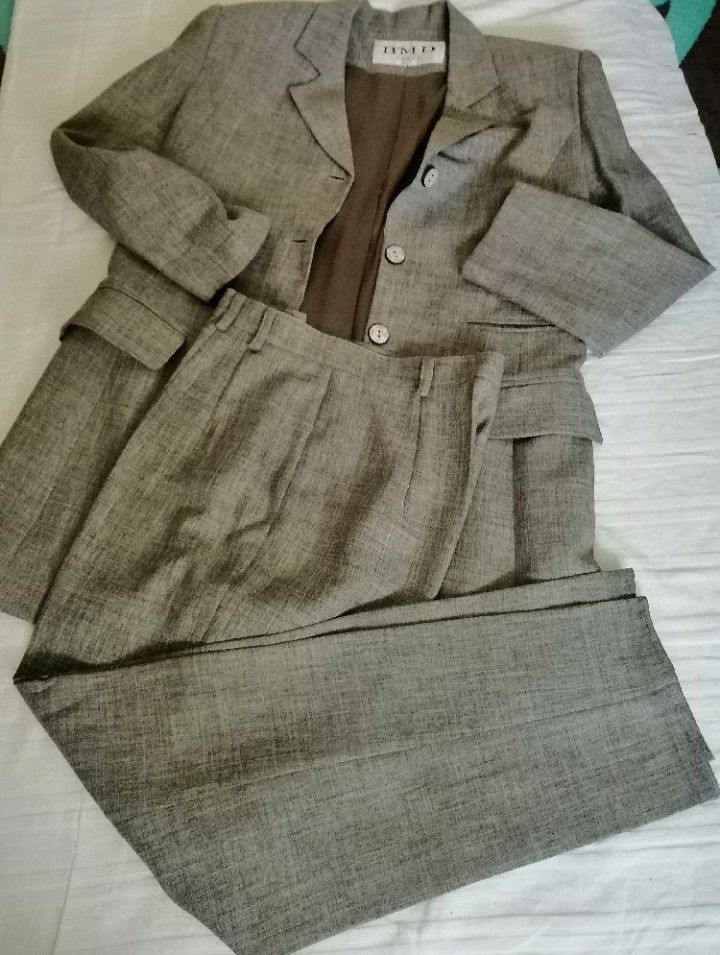 tailleur printanier femme, veste pantalon
