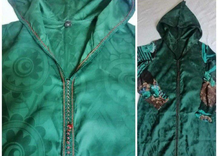 caftan marocain vert, style djellaba avec capuche