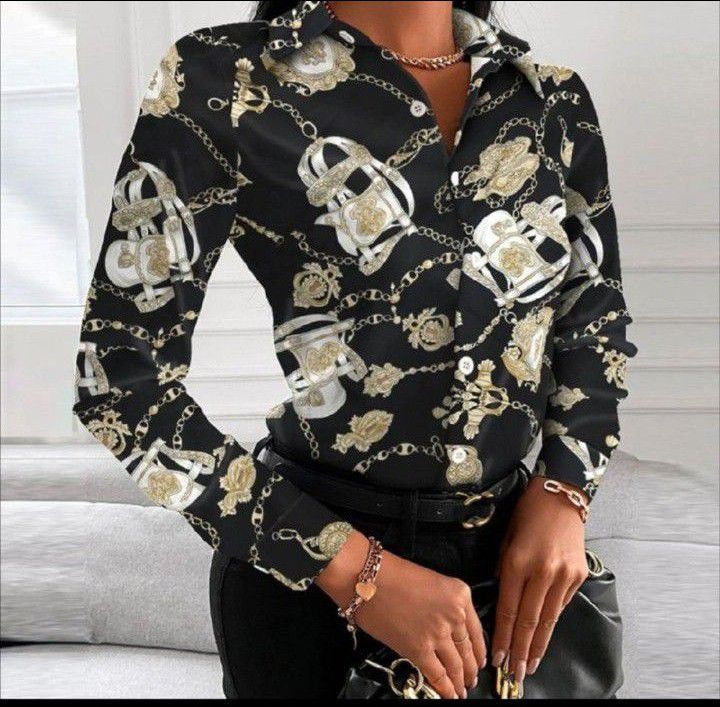 Jolie chemise style Versace 