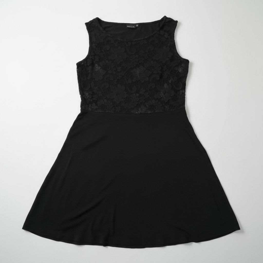 Petite robe noire, simple et chic