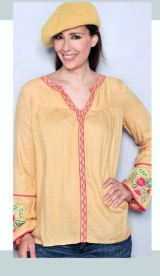 Chemise jaune à broderie 