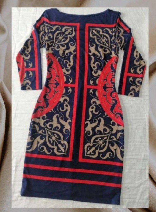 Tres jolie robe moulante à motifs géométriques , jamais portée 