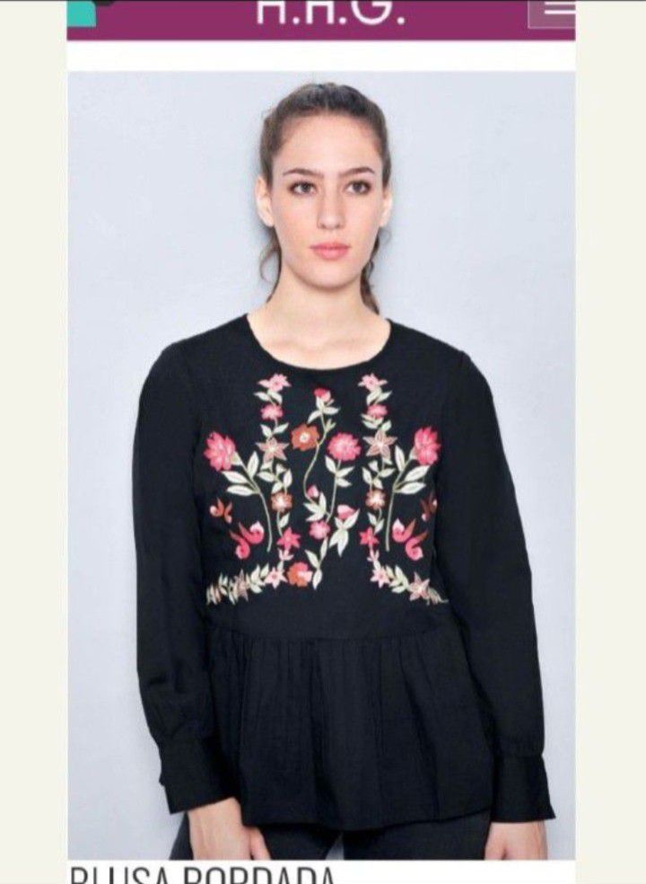 Chemise noire à broderie, de la marque HHG