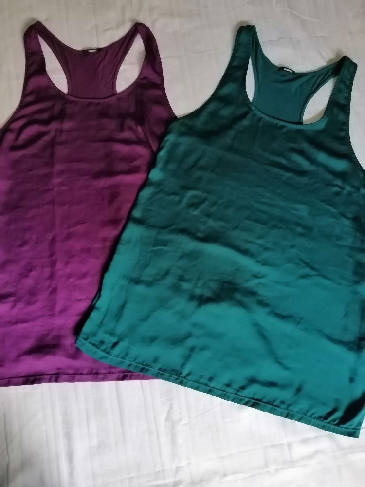 2 pulls de sport 