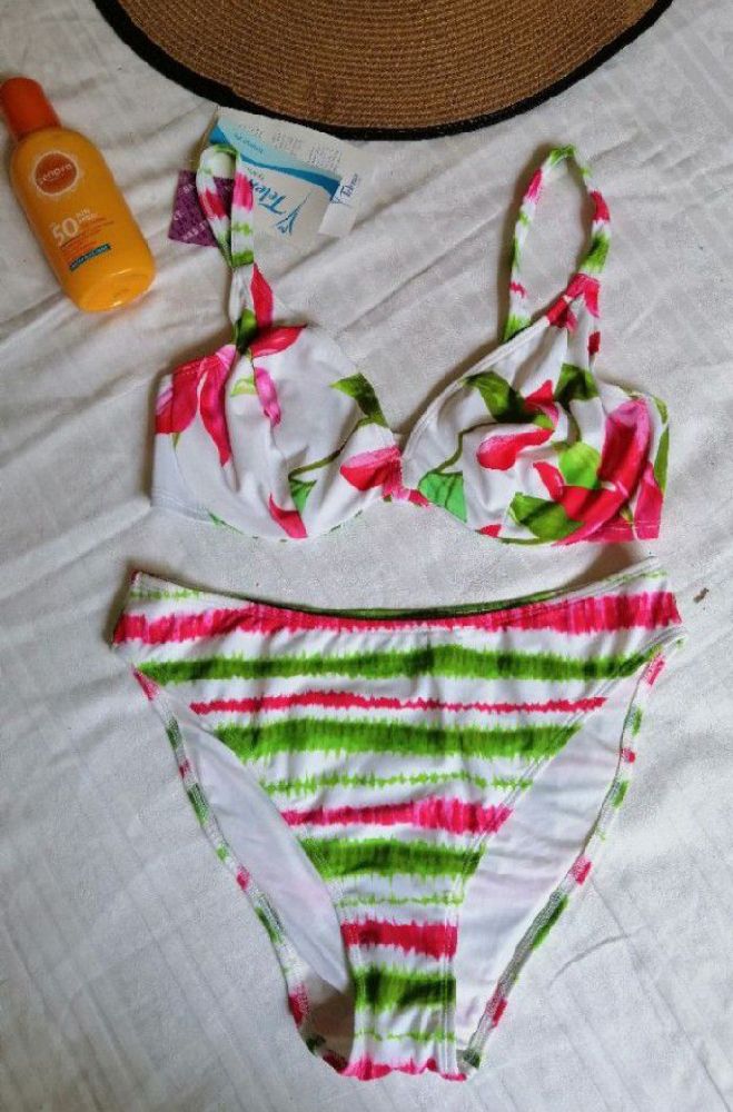 bikini neuf, motif floral, taille 44