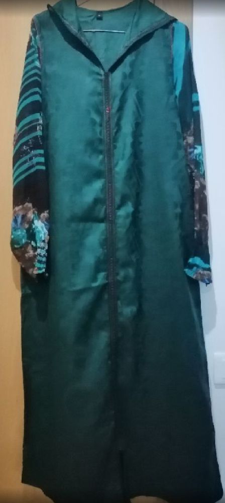 caftan marocain vert, satiné, style jellaba avec capuche 