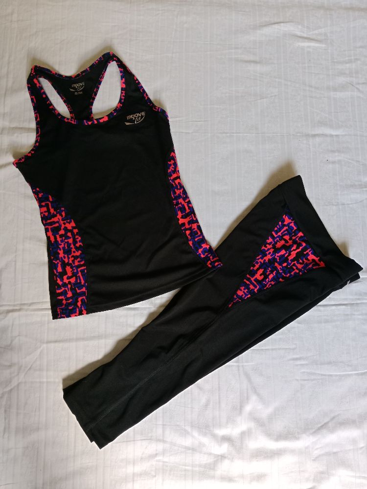tenue de sport noire et rose moove &fit
