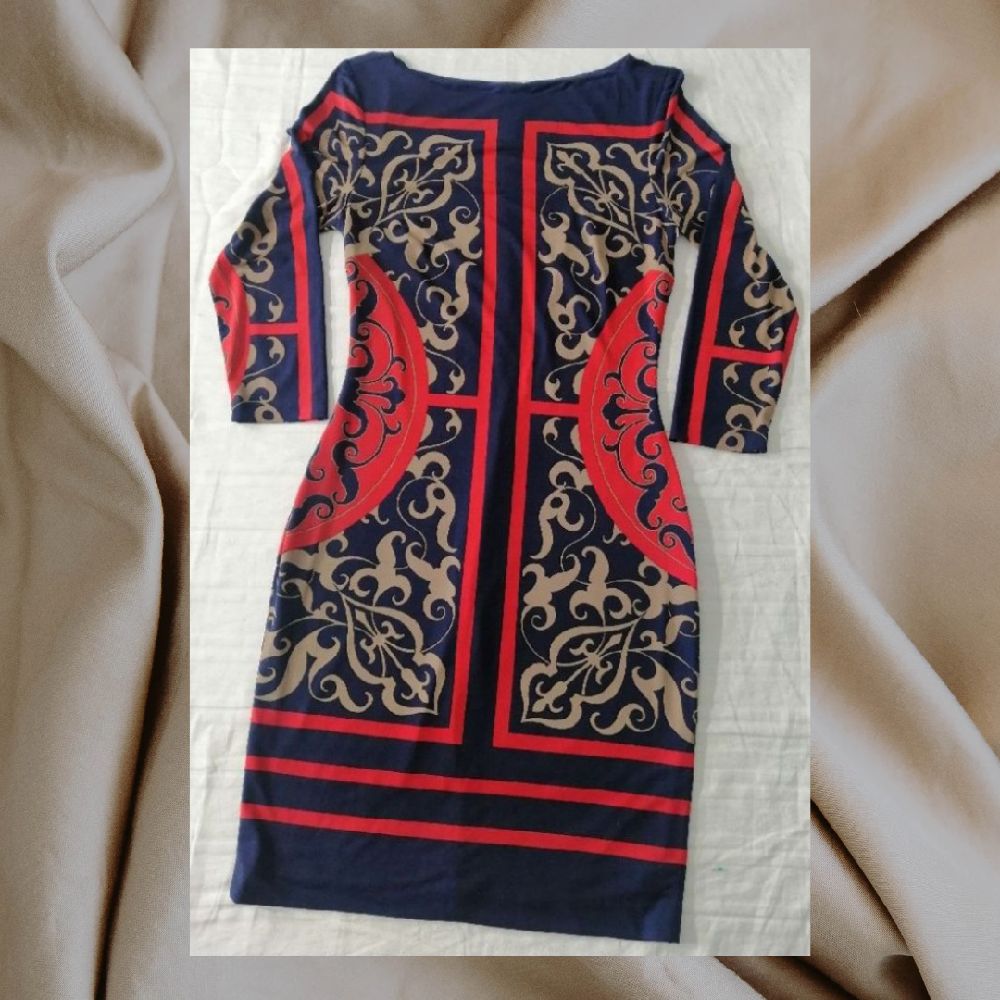 Superbe robe moulante à motif géométrique, jamais portée 