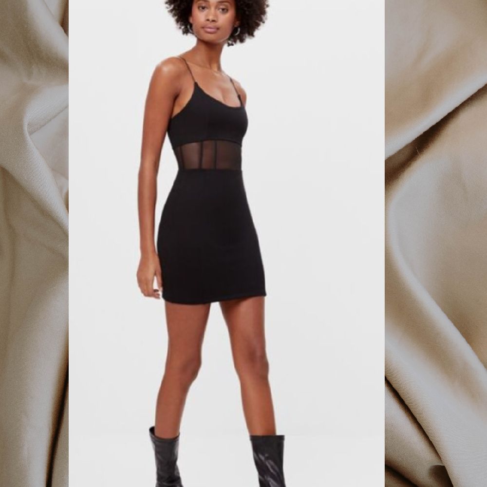 Robe noire, courte, moulante