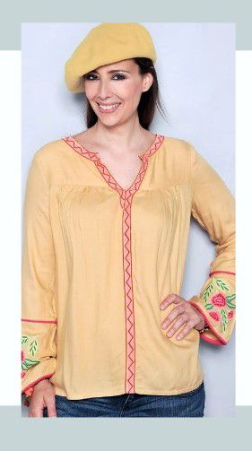 chemise neuve, à broderie 